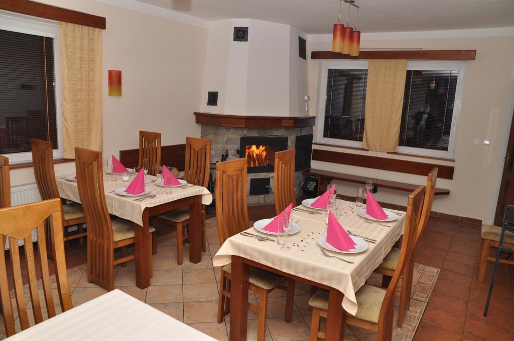 Pension & Restaurant Silma With Wellness Rychvald Екстер'єр фото