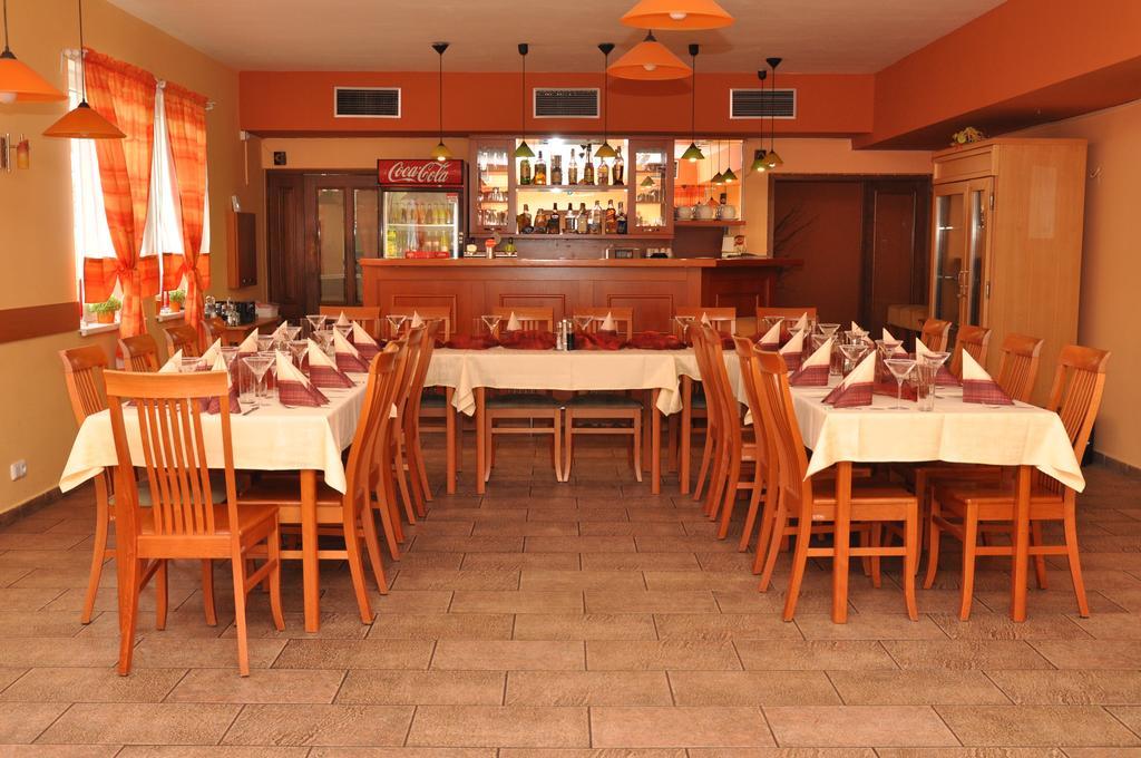 Pension & Restaurant Silma With Wellness Rychvald Екстер'єр фото