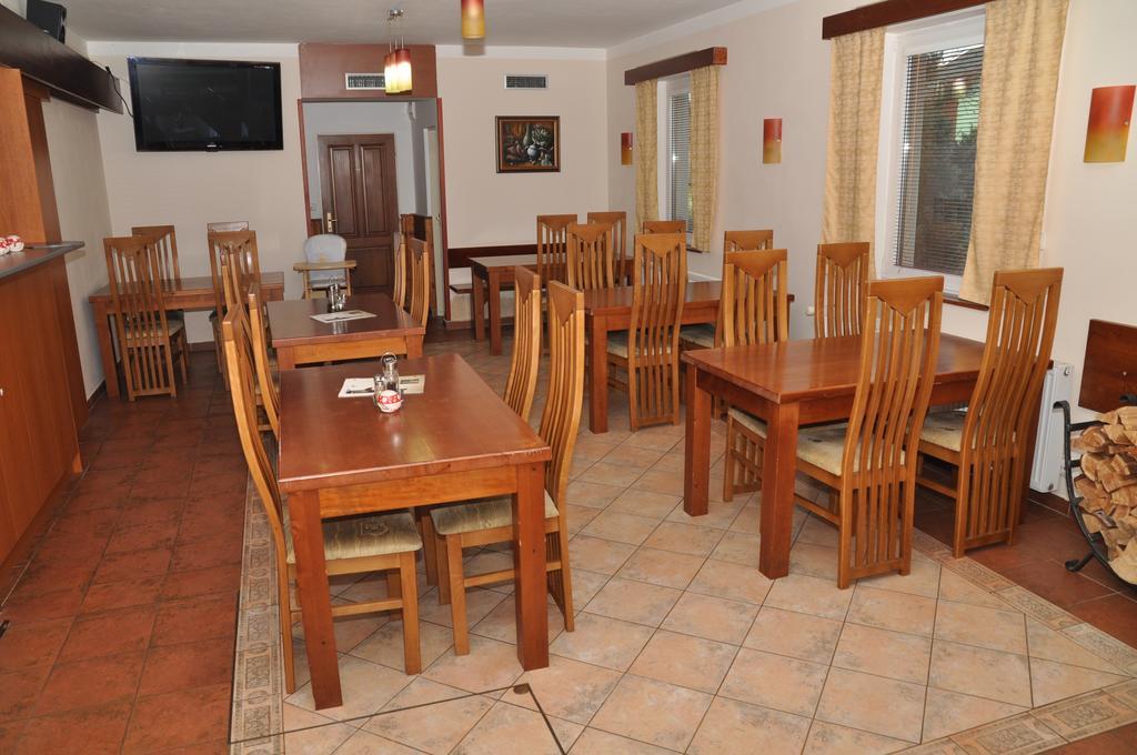 Pension & Restaurant Silma With Wellness Rychvald Екстер'єр фото