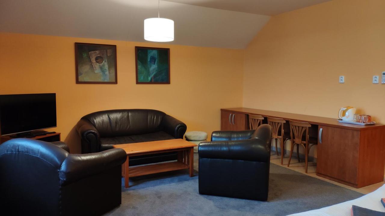 Pension & Restaurant Silma With Wellness Rychvald Екстер'єр фото