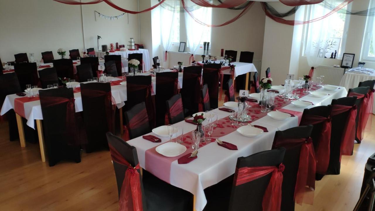 Pension & Restaurant Silma With Wellness Rychvald Екстер'єр фото